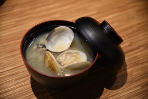 海外にいても出汁のきいた味噌汁は呑みたくなります。