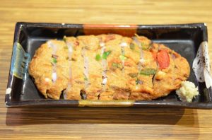 そば九のオリジナル、具沢山のさつま揚げです。
